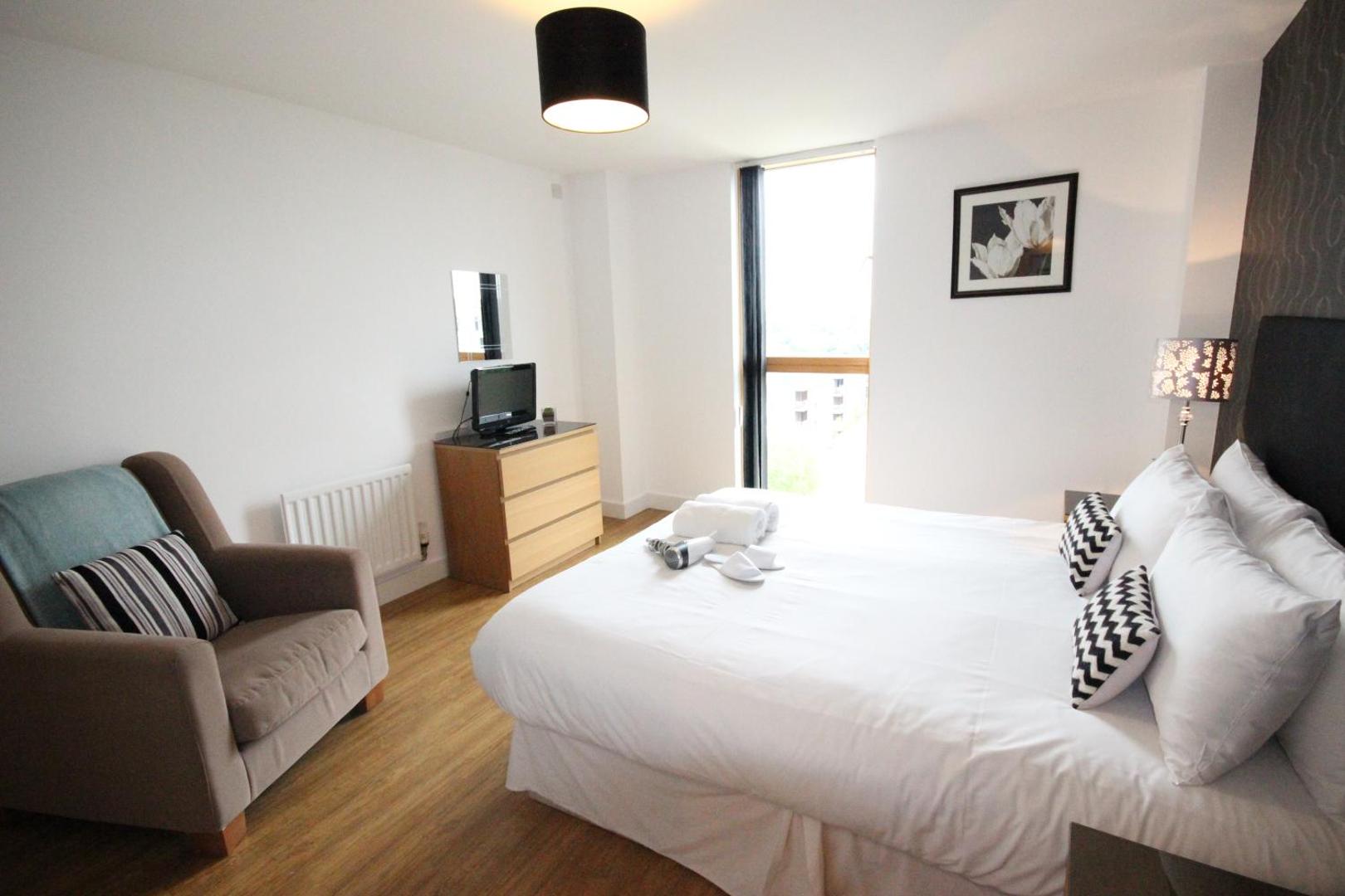 Foto 9: Cotels at Vizion Serviced Apartments, Superfast Broadband, Central Location, Free Parking, Fully Equipped Kitchen