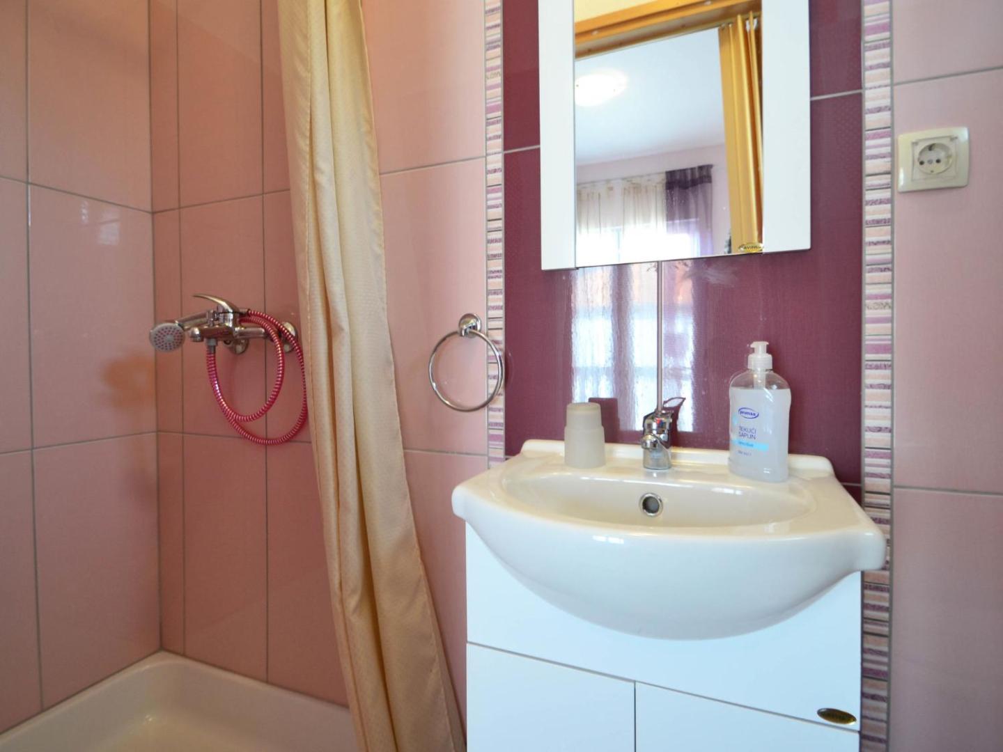 Bild 10: Apartment Dević by Interhome