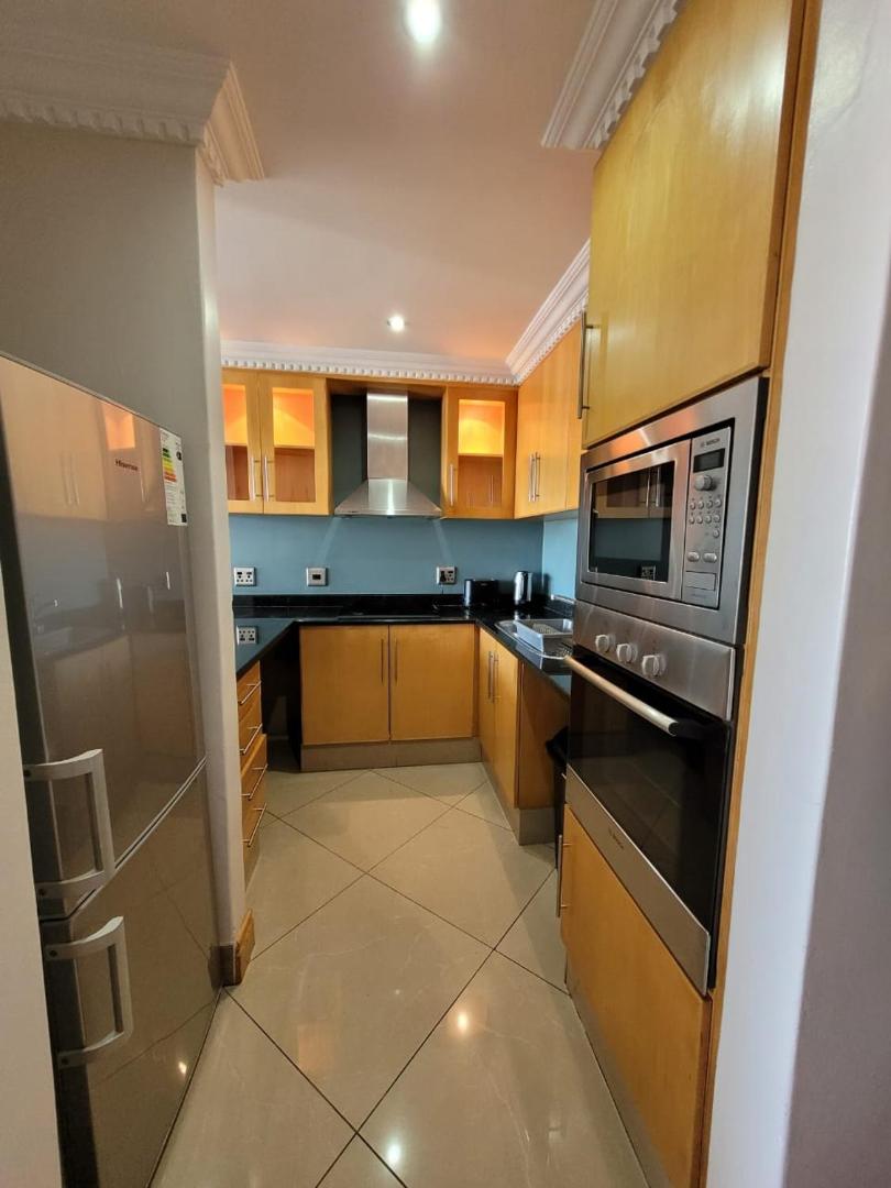 Kuva 4: Accommodation Front - Modern 2 Sleeper Penthouse with Magnificent Views