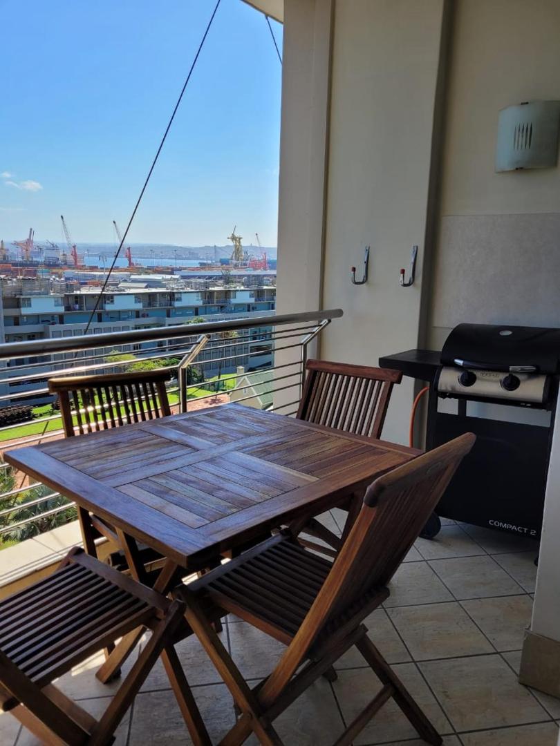 Kuva 2: Accommodation Front - Modern 2 Sleeper Penthouse with Magnificent Views