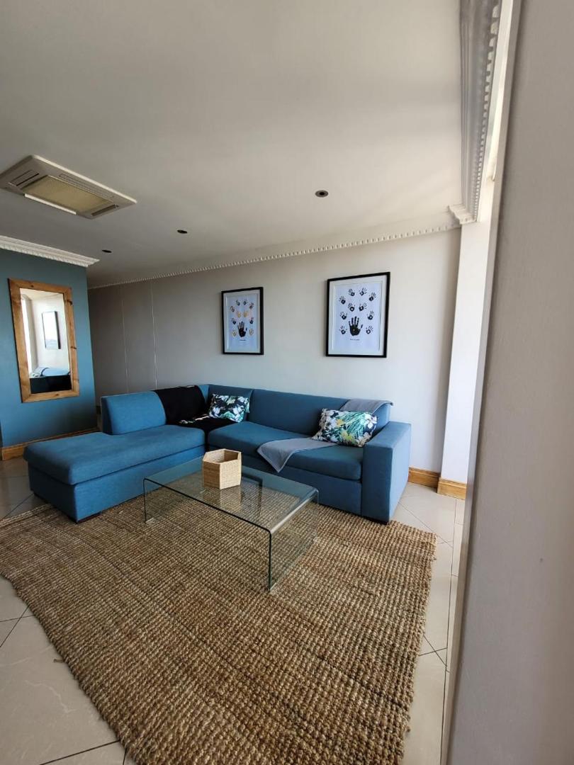 Kuva 3: Accommodation Front - Modern 2 Sleeper Penthouse with Magnificent Views