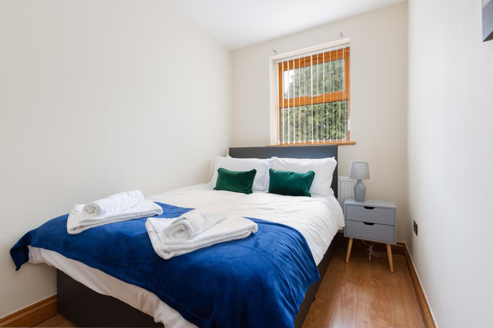Kuva 10: Albert - 5 Bedrooms Sleeps 11 Parking Wi-Fi Contractors