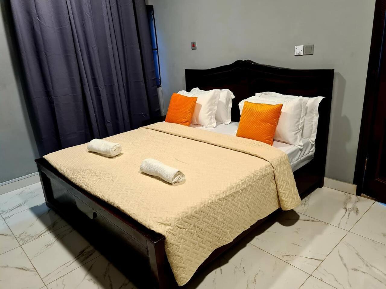 Foto 7: Comfy & Cozy Hideout Close to Highway Parking