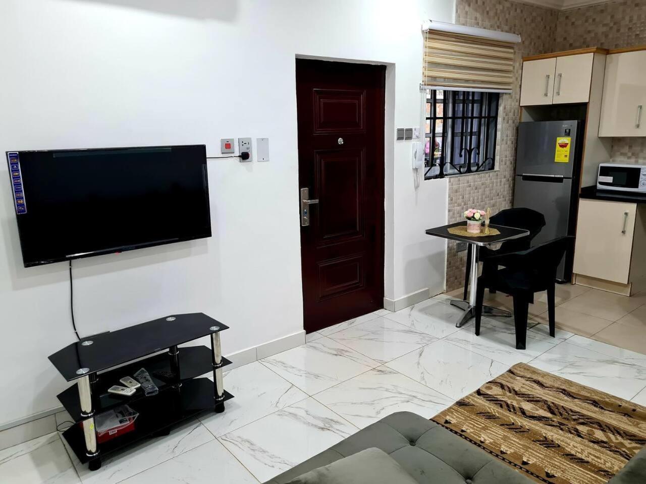 Foto 5: Comfy & Cozy Hideout Close to Highway Parking