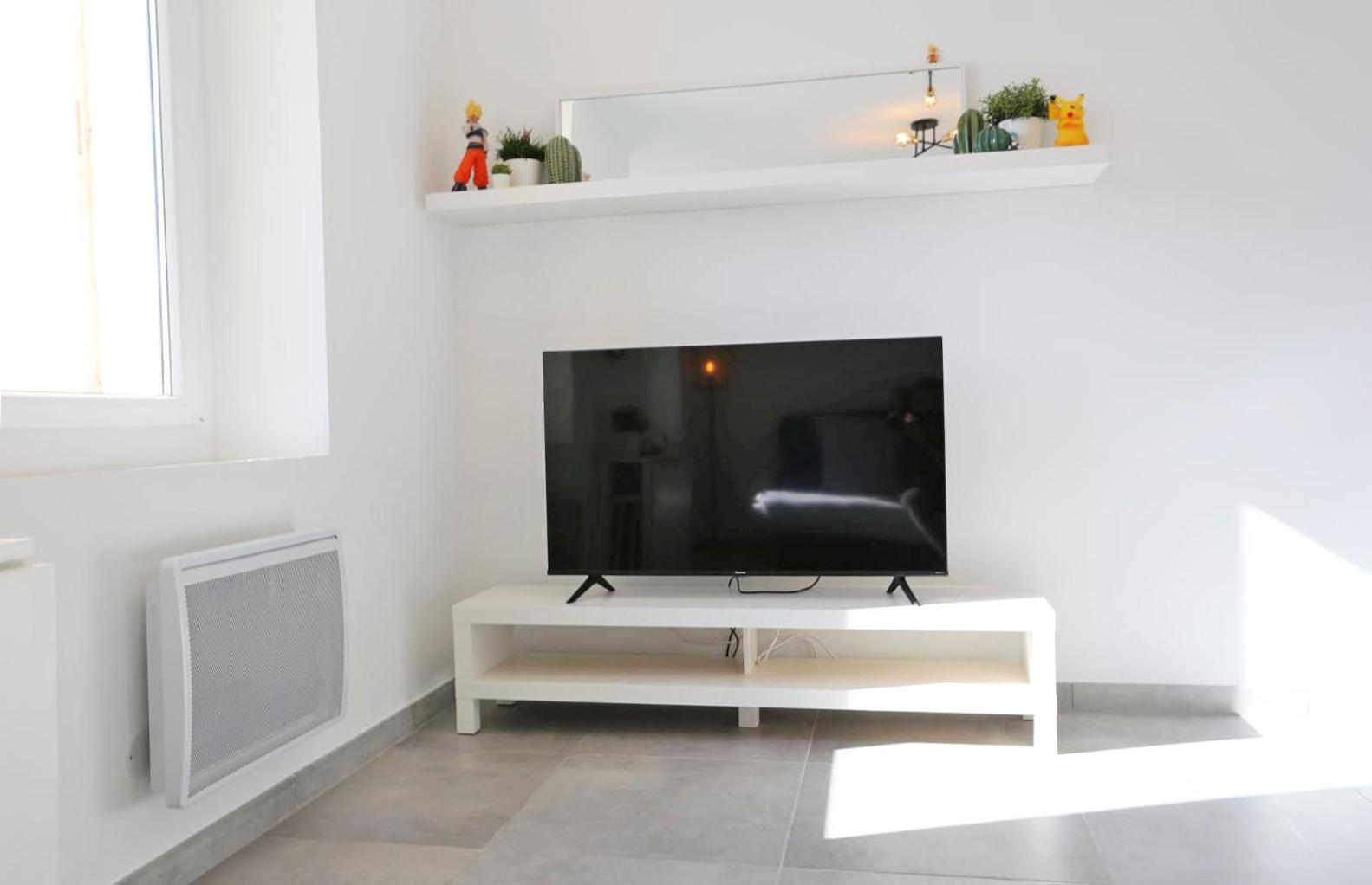 Foto 10: MaxBnb - Studio Cozy - Climatisé - WiFi Fibre - 10 min à pied Gare -4-