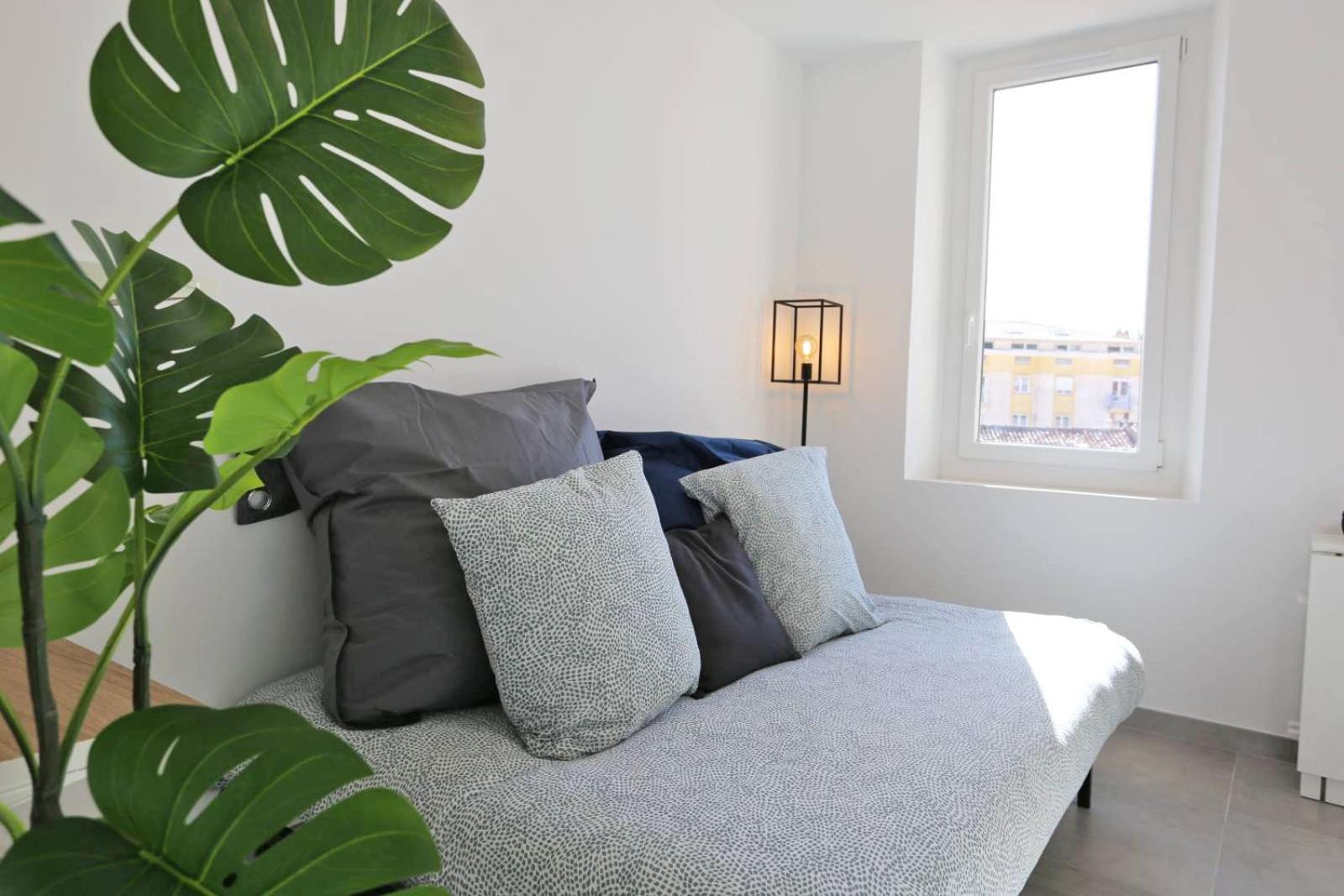 Foto 6: MaxBnb - Studio Cozy - Climatisé - WiFi Fibre - 10 min à pied Gare -4-