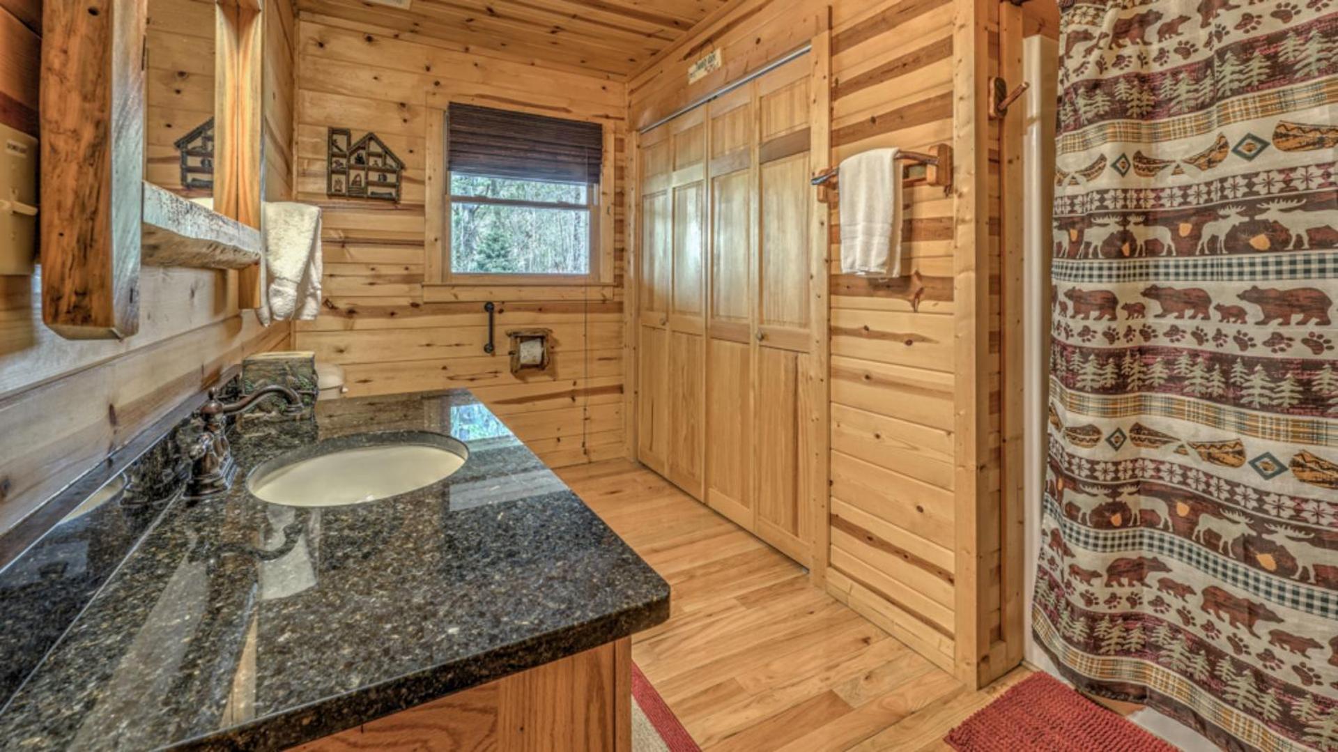 Fotografia 3: Tranquility- Pet Friendly | Mountain View | Hot Tub | Pool Table | Shuffleboard | Ping Pong