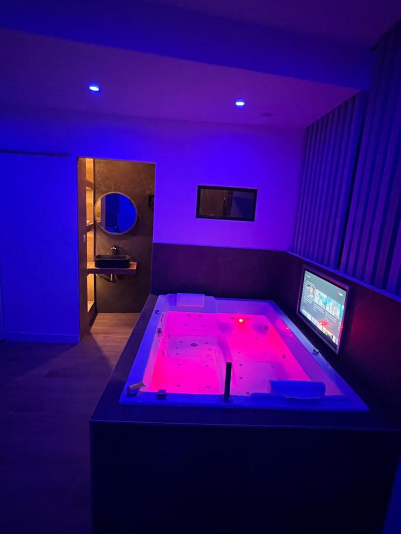 Chic & Jacuzzi photo 6