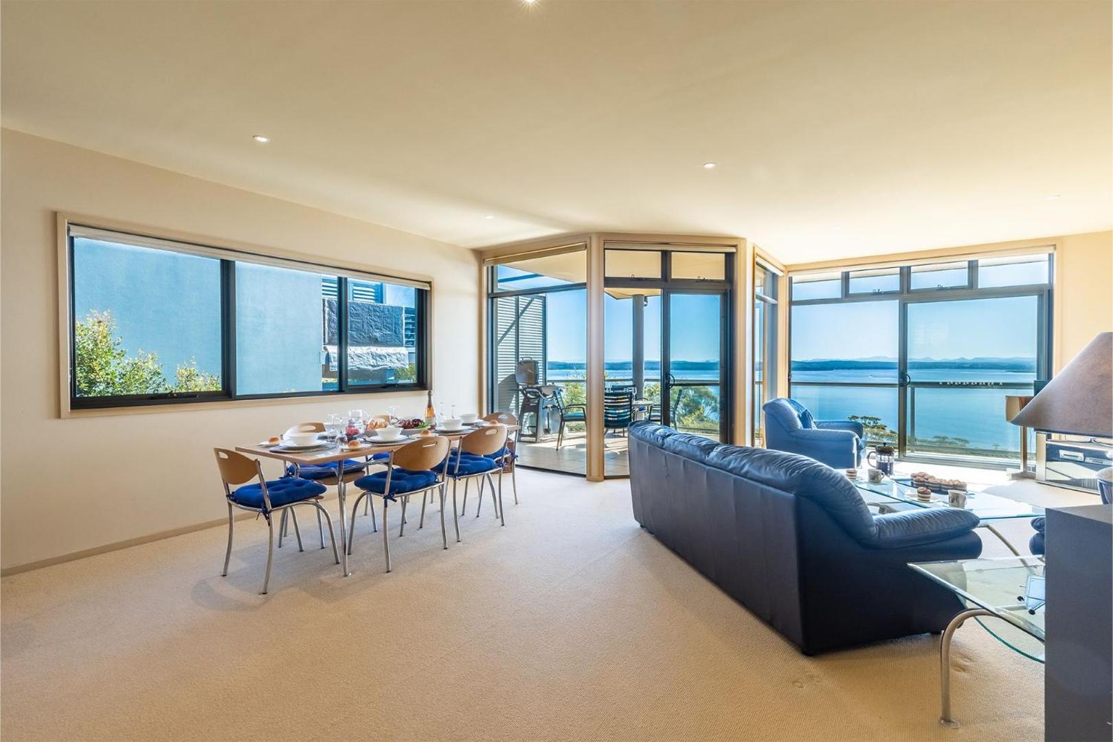 Billede 5: High View, 23 Wollomi Ave - perfect coastal getaway, with stunning water views and Wifi