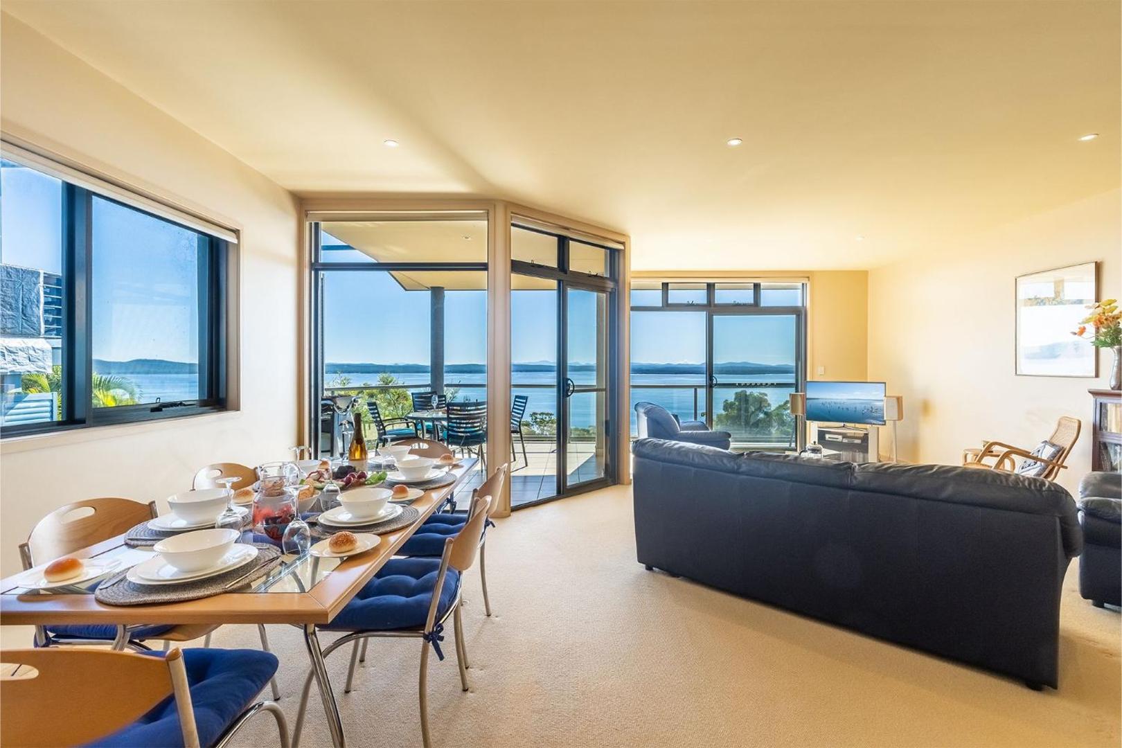 Billede 6: High View, 23 Wollomi Ave - perfect coastal getaway, with stunning water views and Wifi