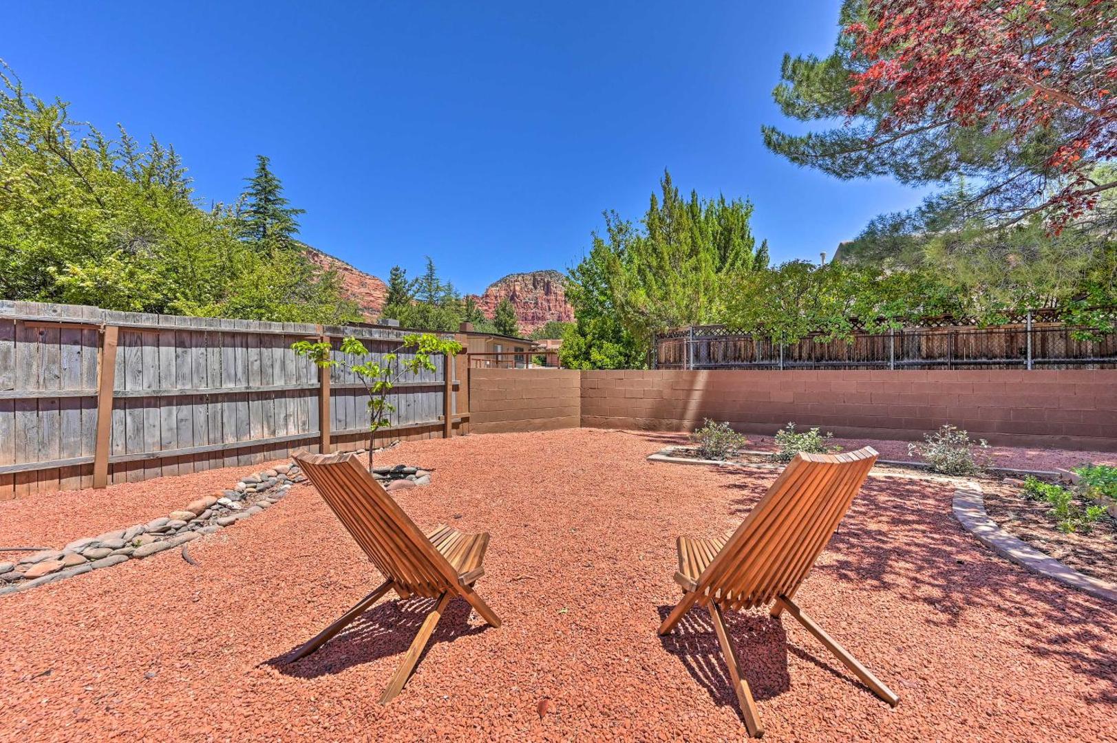 Billede 2: 1 Mi to Cathedral Rock Trailhead: Home w/ Sunroom