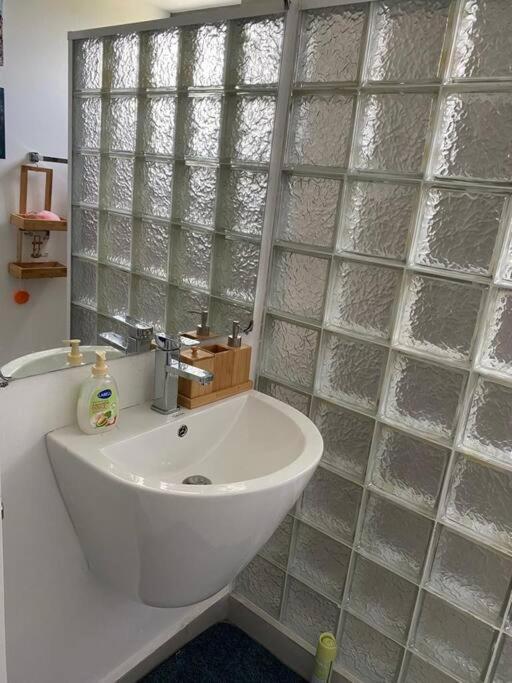 Billede 3: Stylish & Luxury 2-bed parkside apart with pool