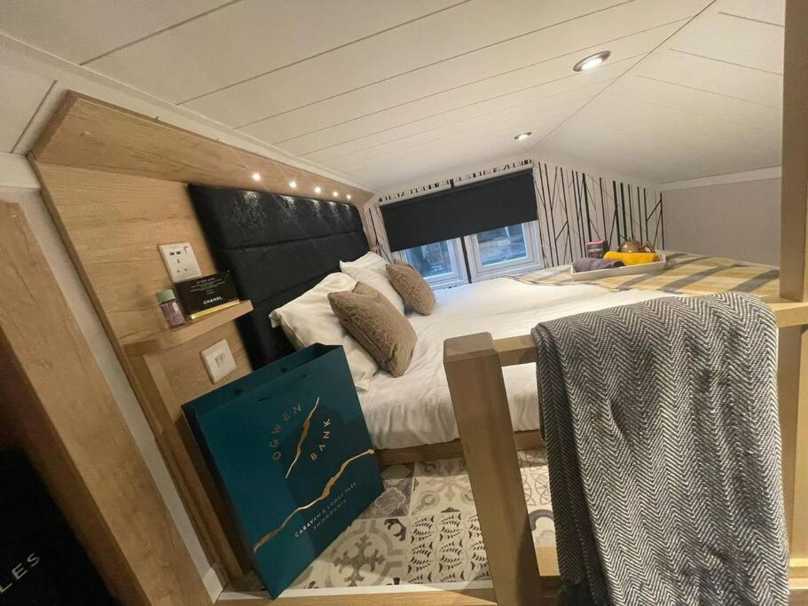 Billede 2: P76 - Riverside Family Pod with Hot Tub