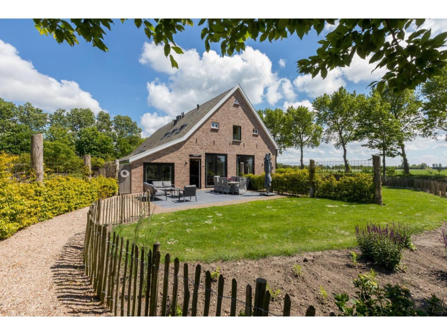 Fotografie 5: Mansion in Vrouwenpolder near Beach