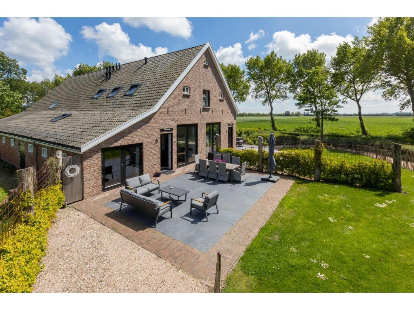 Fotografie 8: Mansion in Vrouwenpolder near Beach