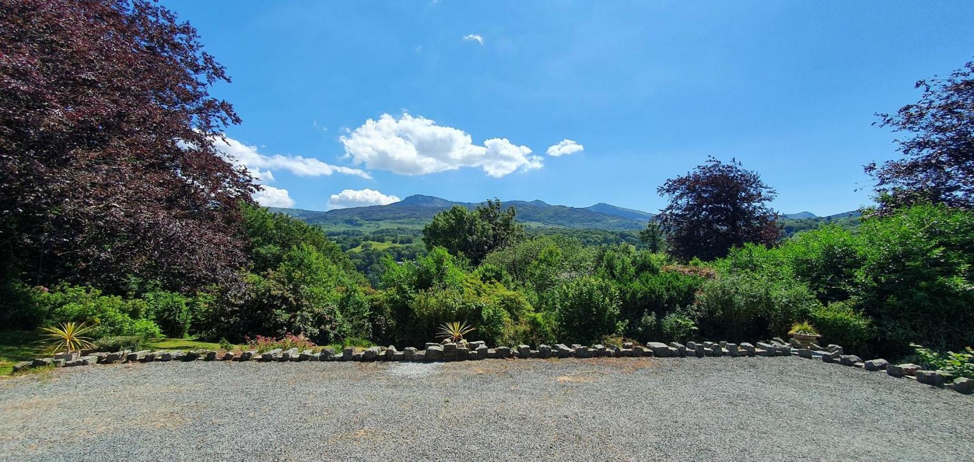Bilde 10: Cosy Spring Cottage at Pen Y Coed Hall