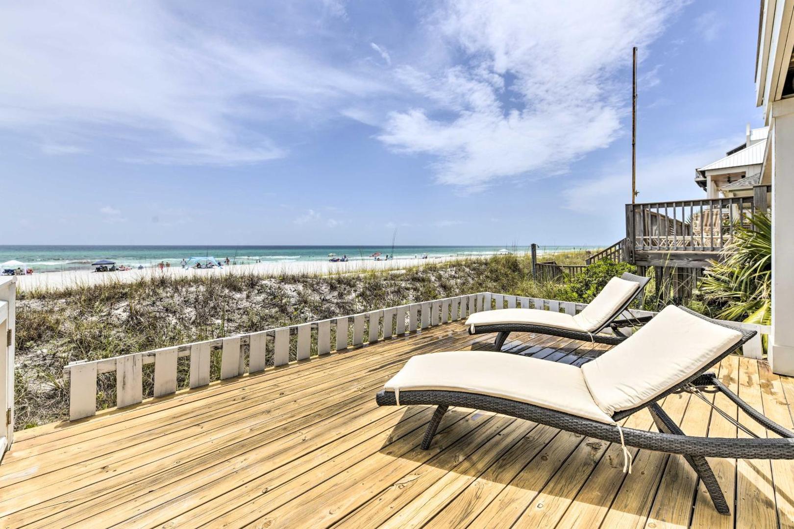 Billede 2: Luxe, Beachfront PCB Home with Decks and Grill!