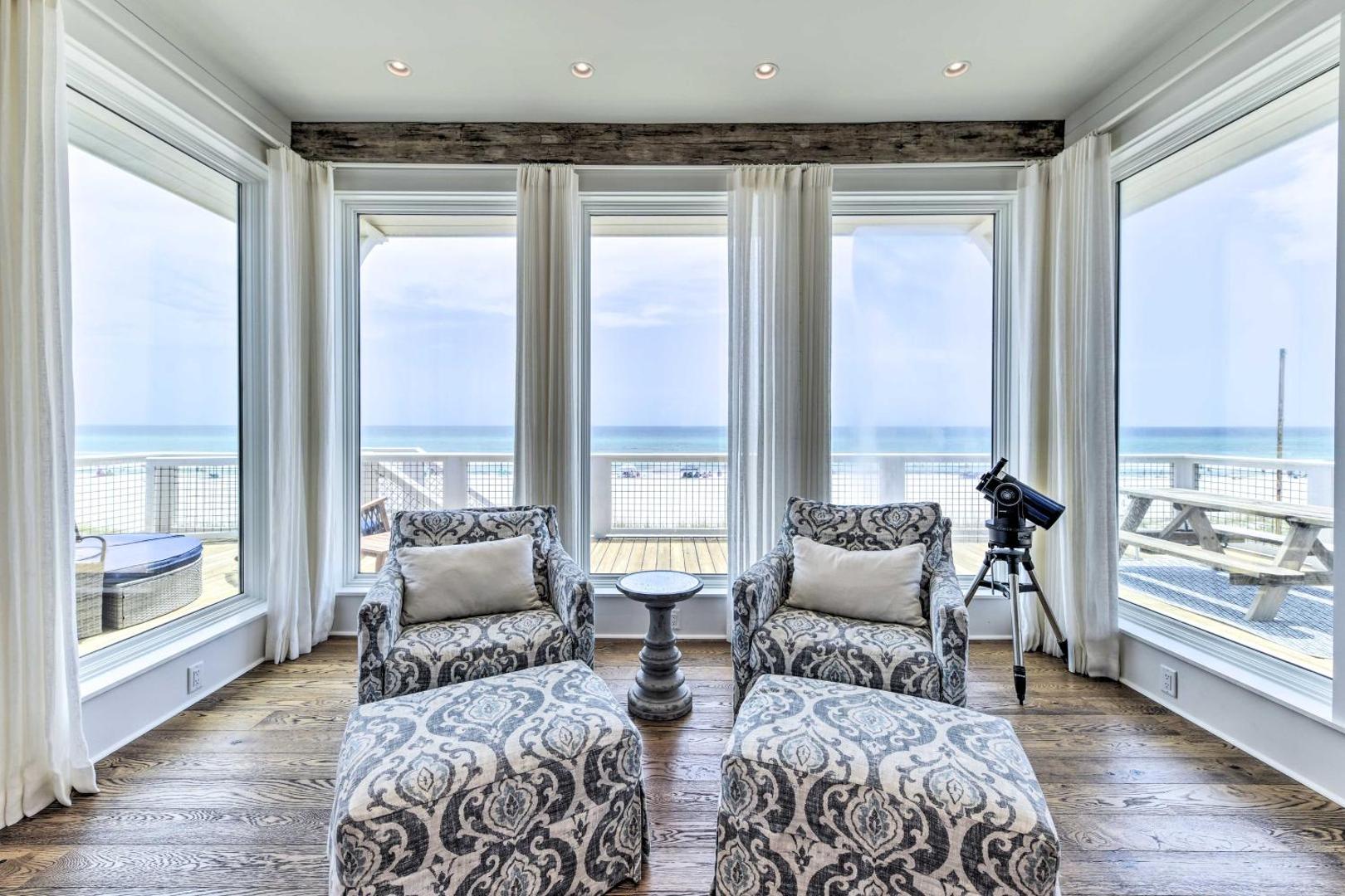 Billede 5: Luxe, Beachfront PCB Home with Decks and Grill!