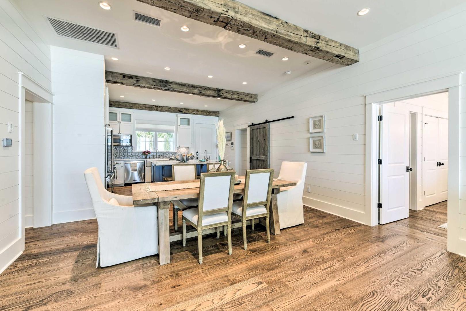 Billede 8: Luxe, Beachfront PCB Home with Decks and Grill!