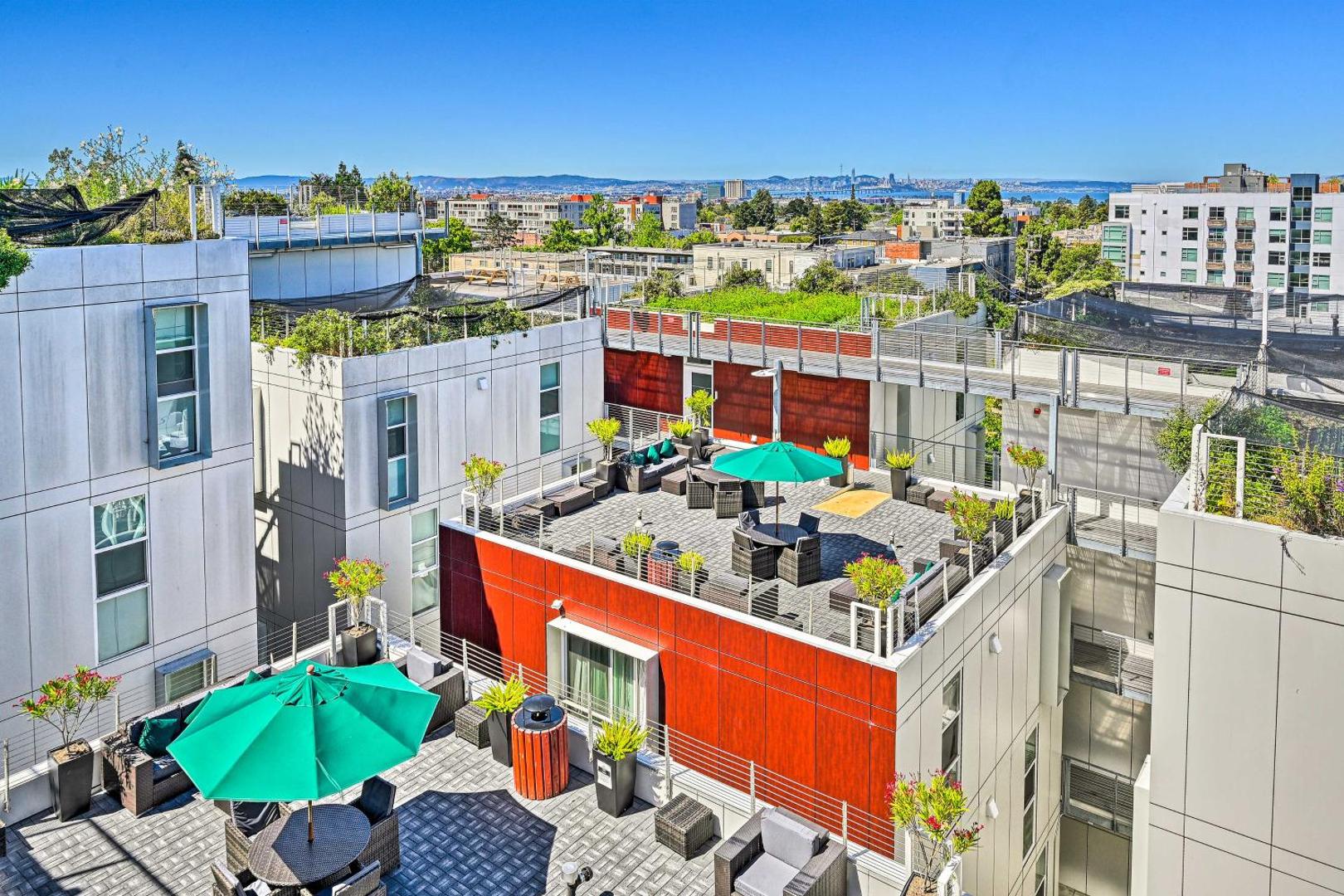 Zdjęcie 2: Berkeley Apt with Rooftop 4 Blocks to Campus!