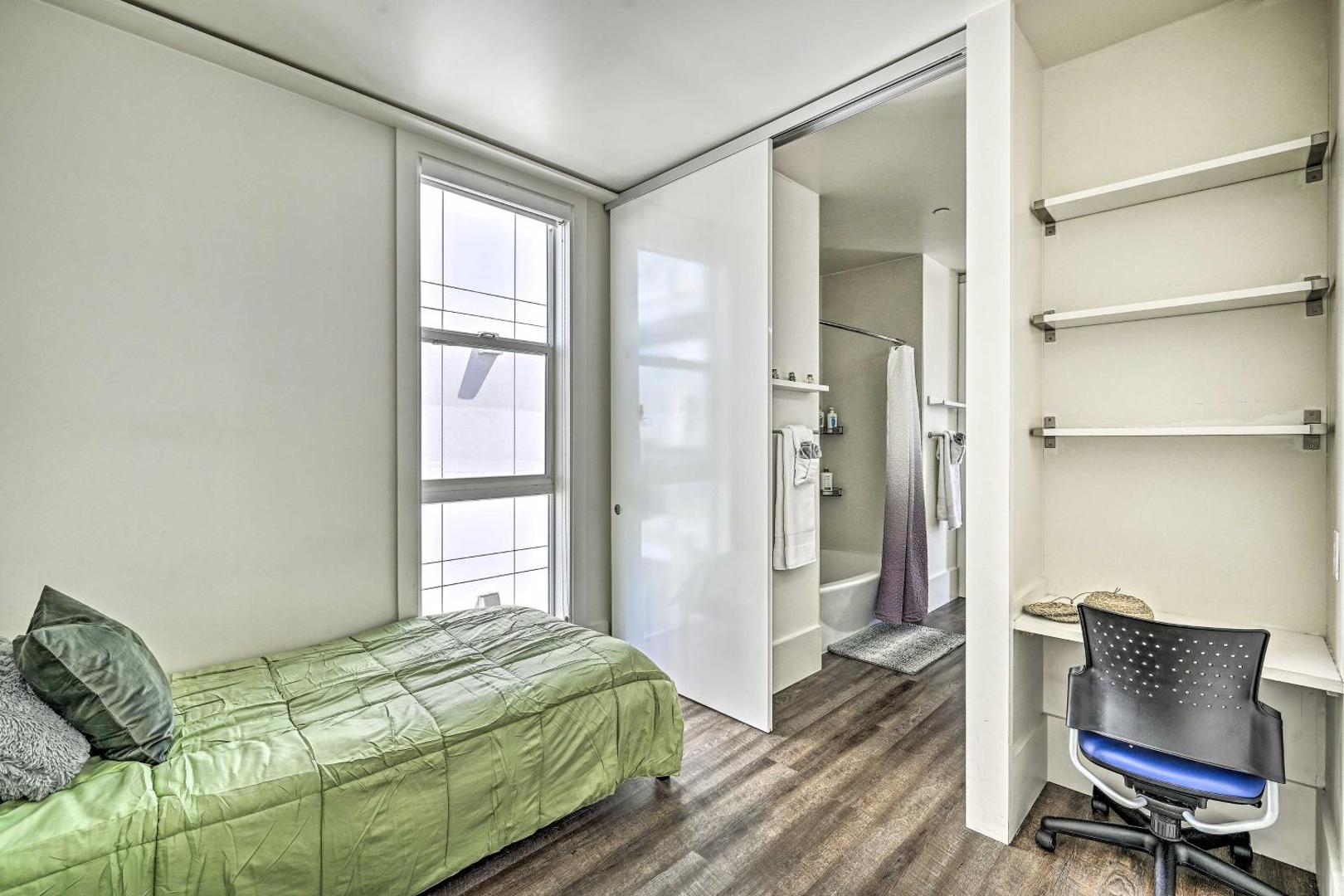 Zdjęcie 7: Berkeley Apt with Rooftop 4 Blocks to Campus!