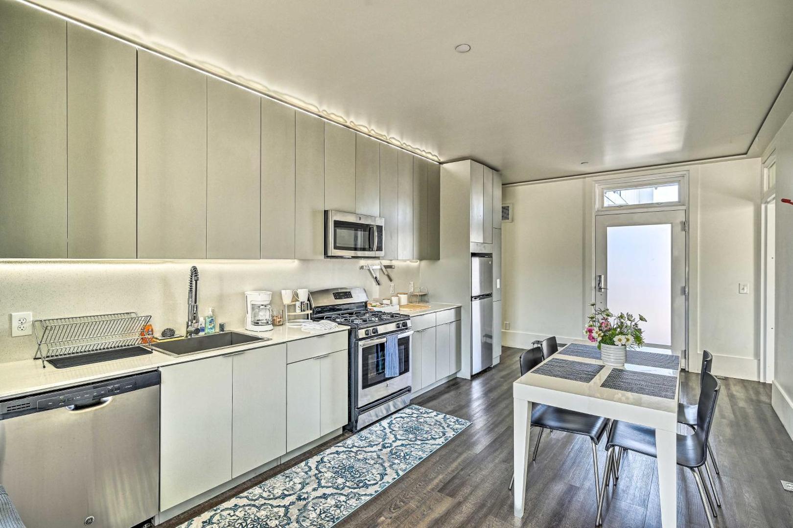 Zdjęcie 9: Berkeley Apt with Rooftop 4 Blocks to Campus!