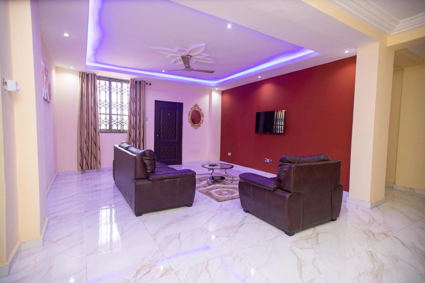 Bilde 3: 3 Bed Furnished Apartment - Wifi Aircon Parking