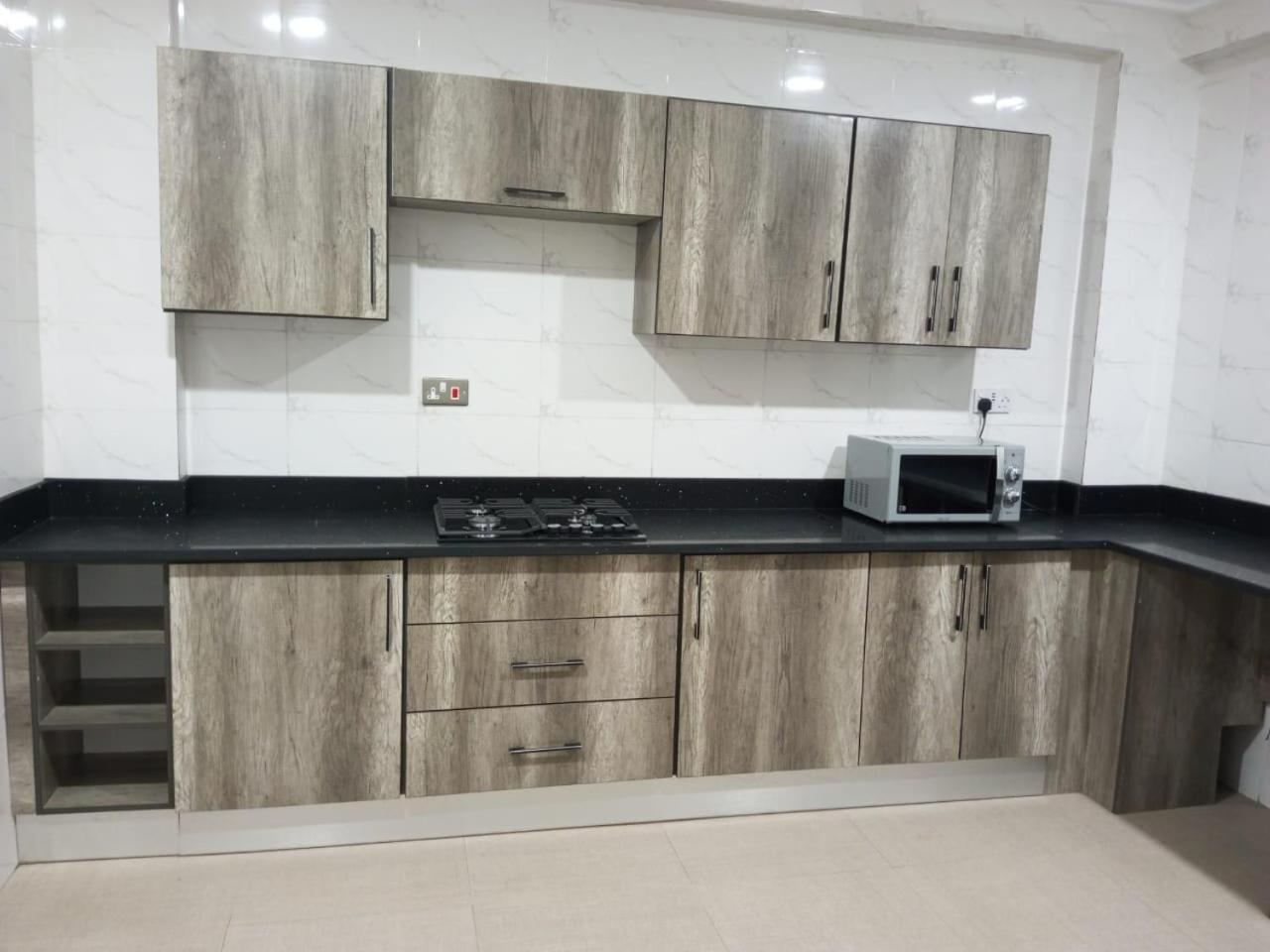 Bilde 4: 3 Bed Furnished Apartment - Wifi Aircon Parking