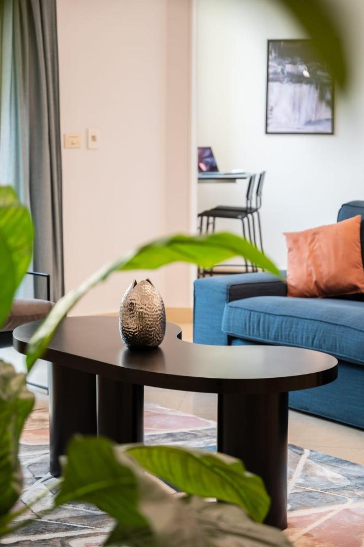 Foto 8: Distinct & Decent 2 BDR Apt Steps From Nightlife and Airport