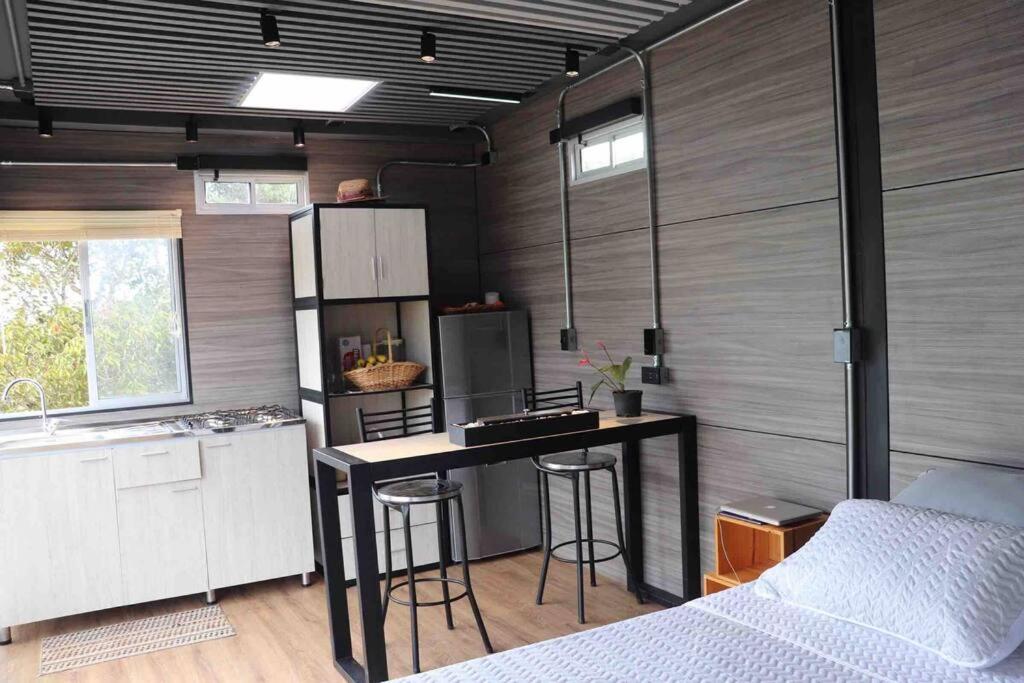 TINY HOUSE , frente al lago的照片6