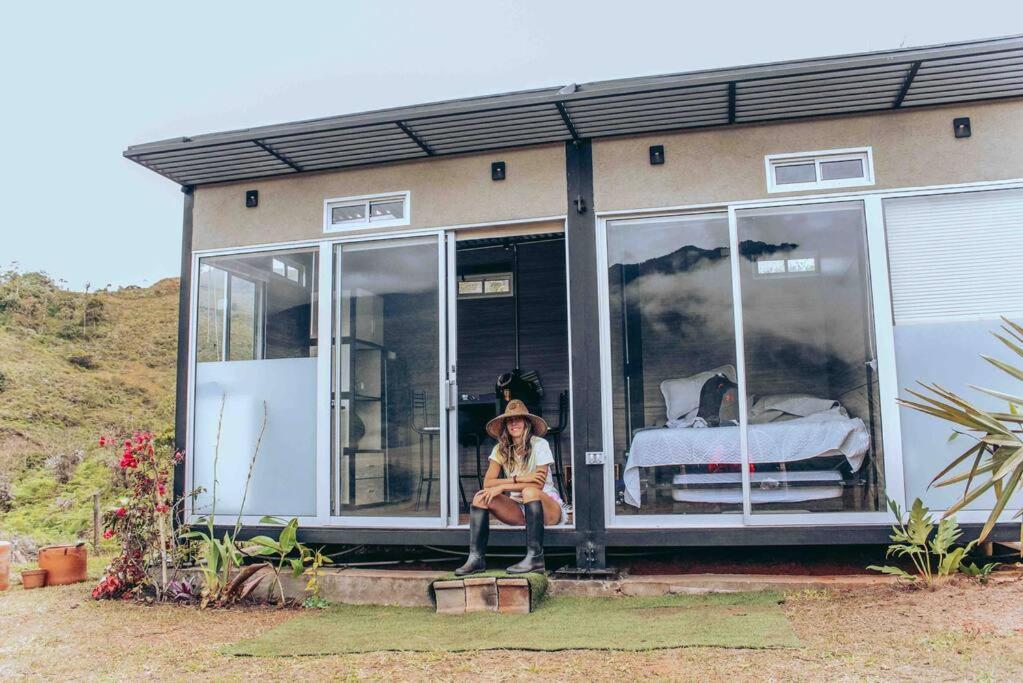 TINY HOUSE , frente al lago的照片7