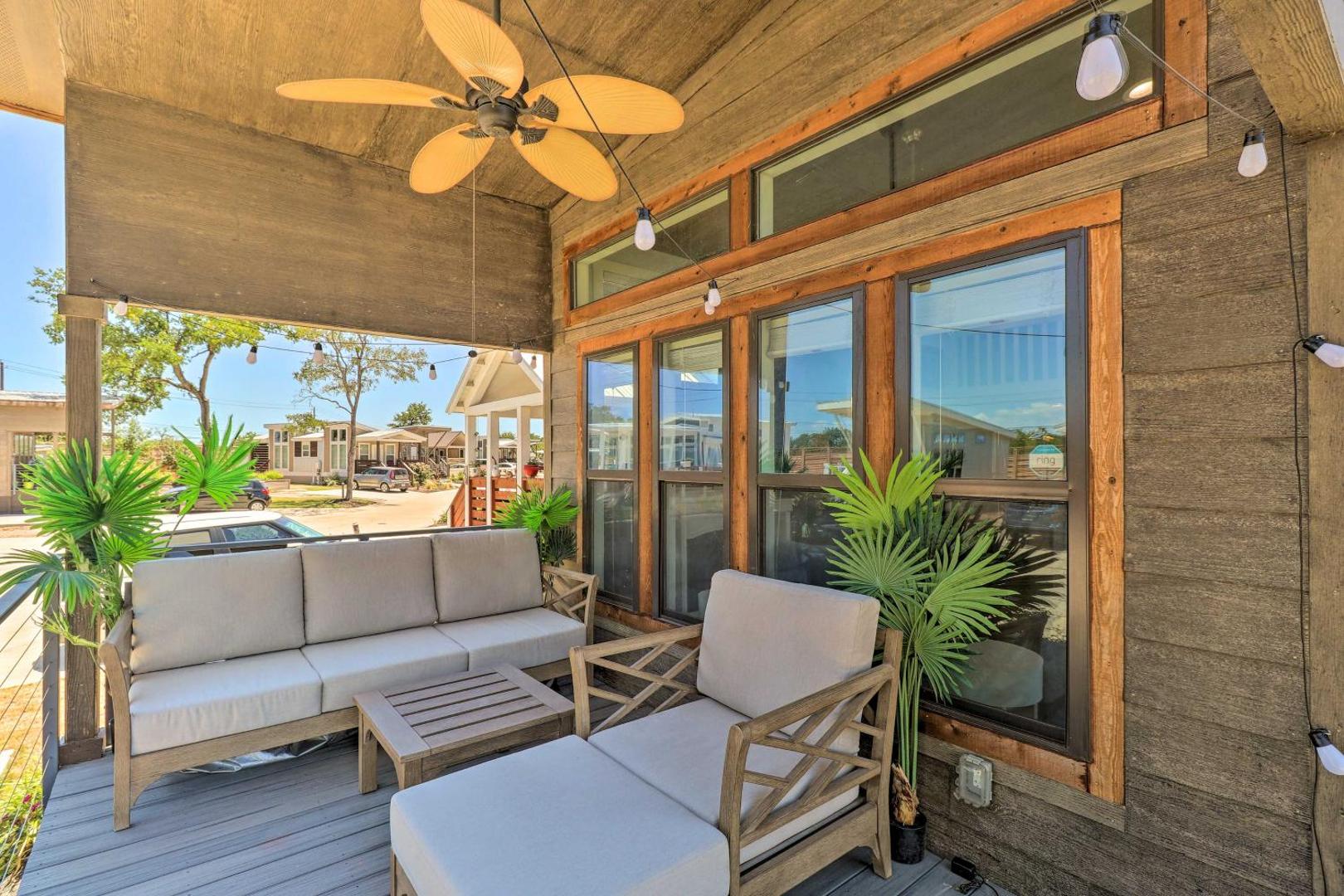 Upscale Tiny Home - Boho-Chic Austin Getaway! photo 2