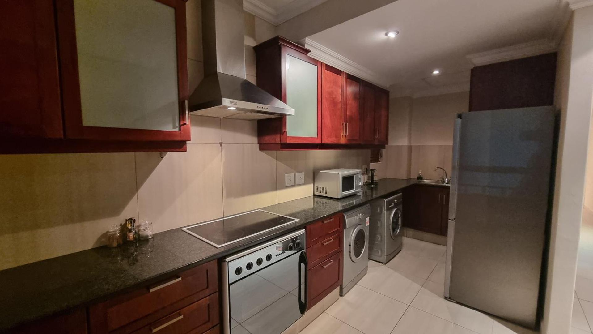 Bilde 8: Accommodation Front - Homely 6 Sleeper with Canal Views near the Beach