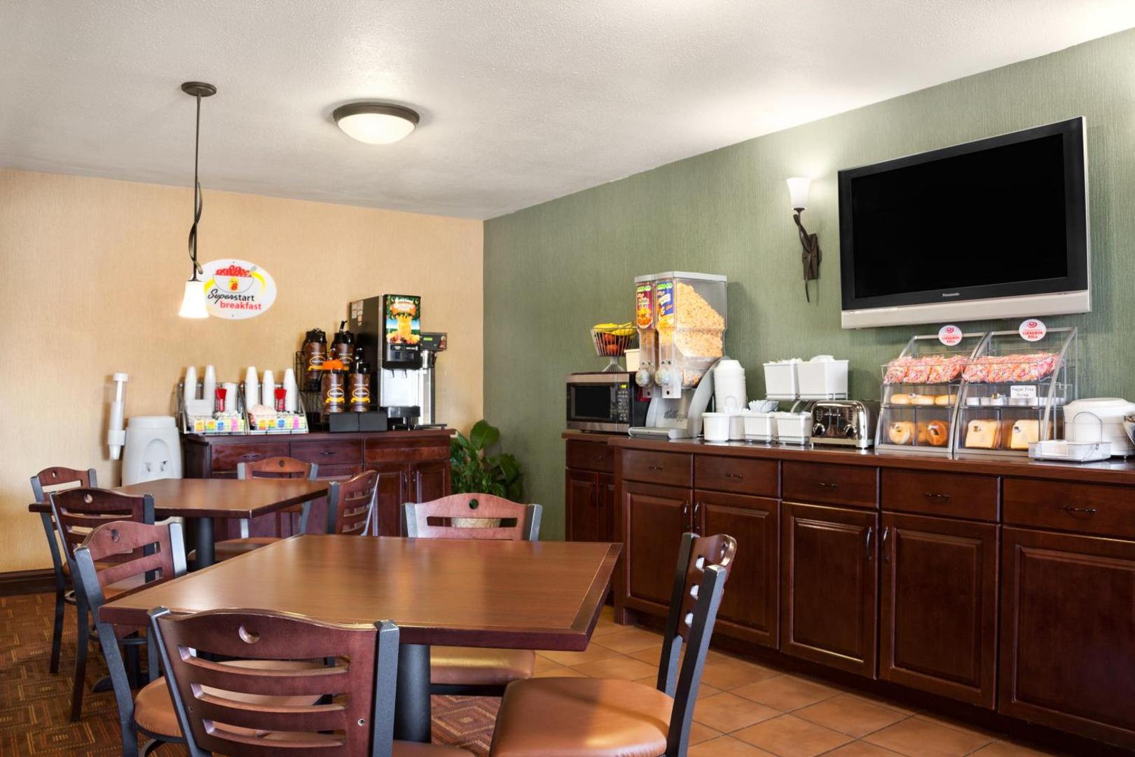 Foto 10: Super 8 by Wyndham Fairview Heights-St. Louis