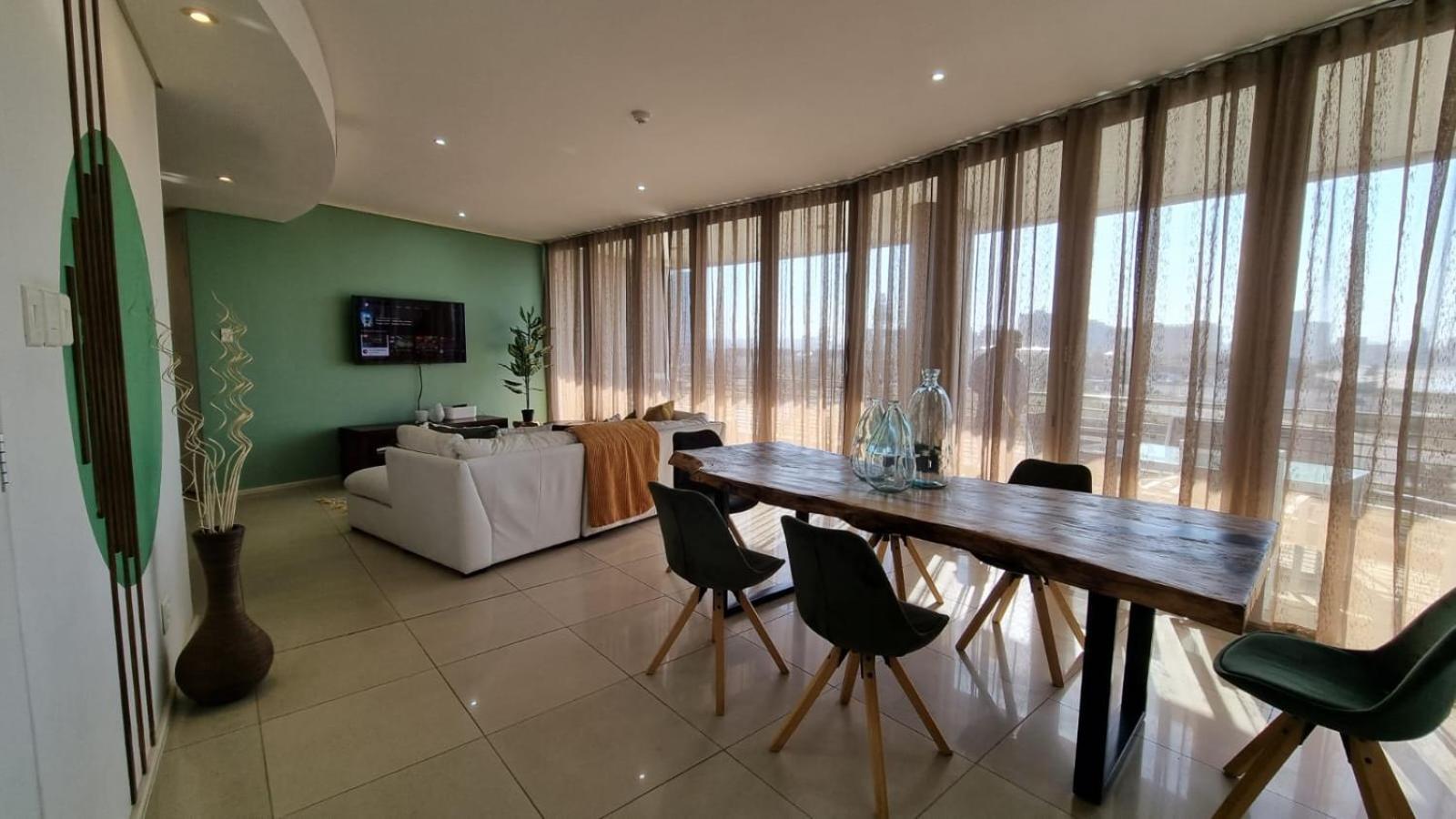 Fotografia 9: Accommodation Front - The Quays 503 - 6 Sleeper Across the Beachfront