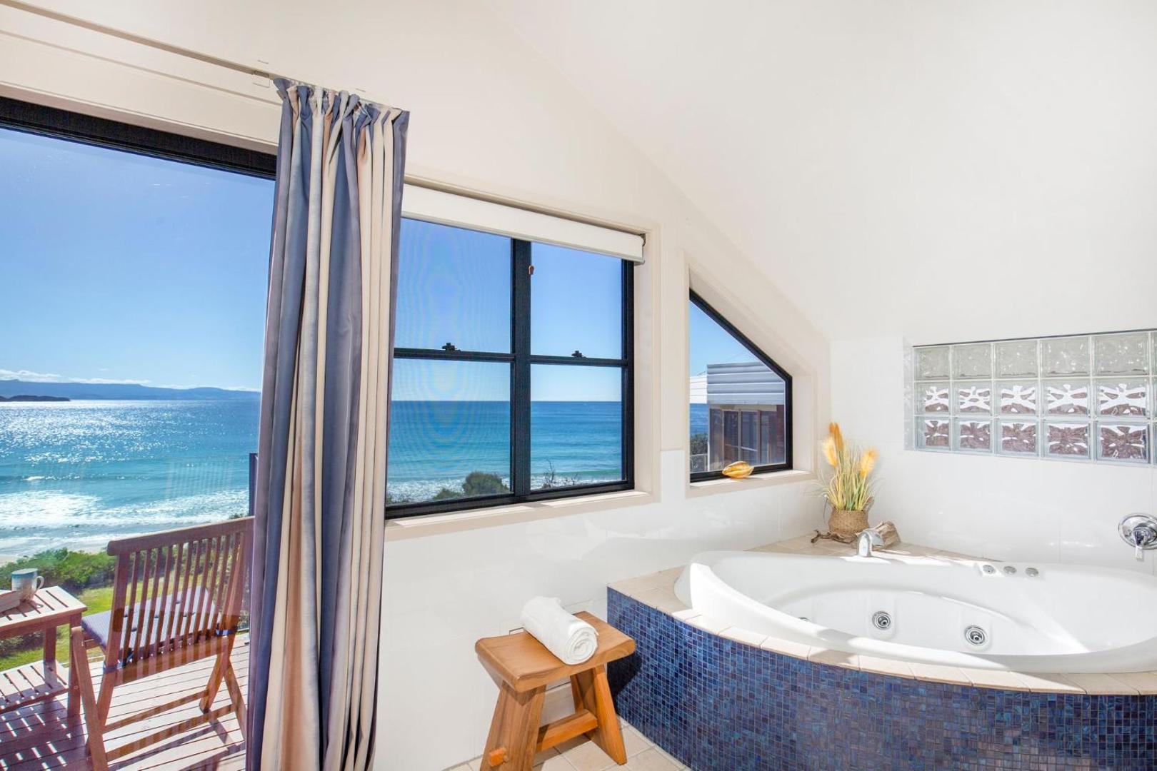 Fotografie 9: Eclipse Absolute Beachfront with Stunning Views