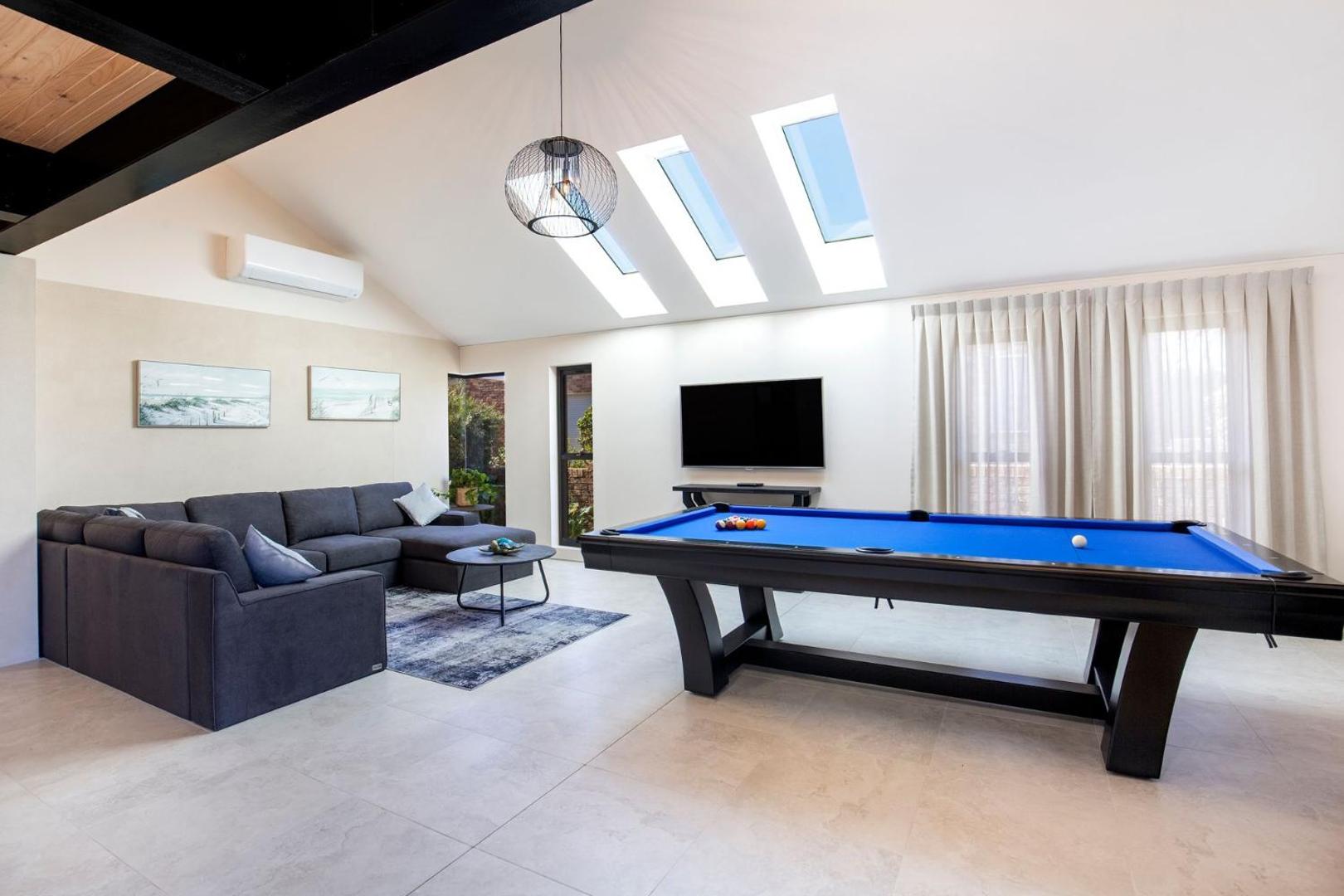 Fotografie 10: Eclipse Absolute Beachfront with Stunning Views