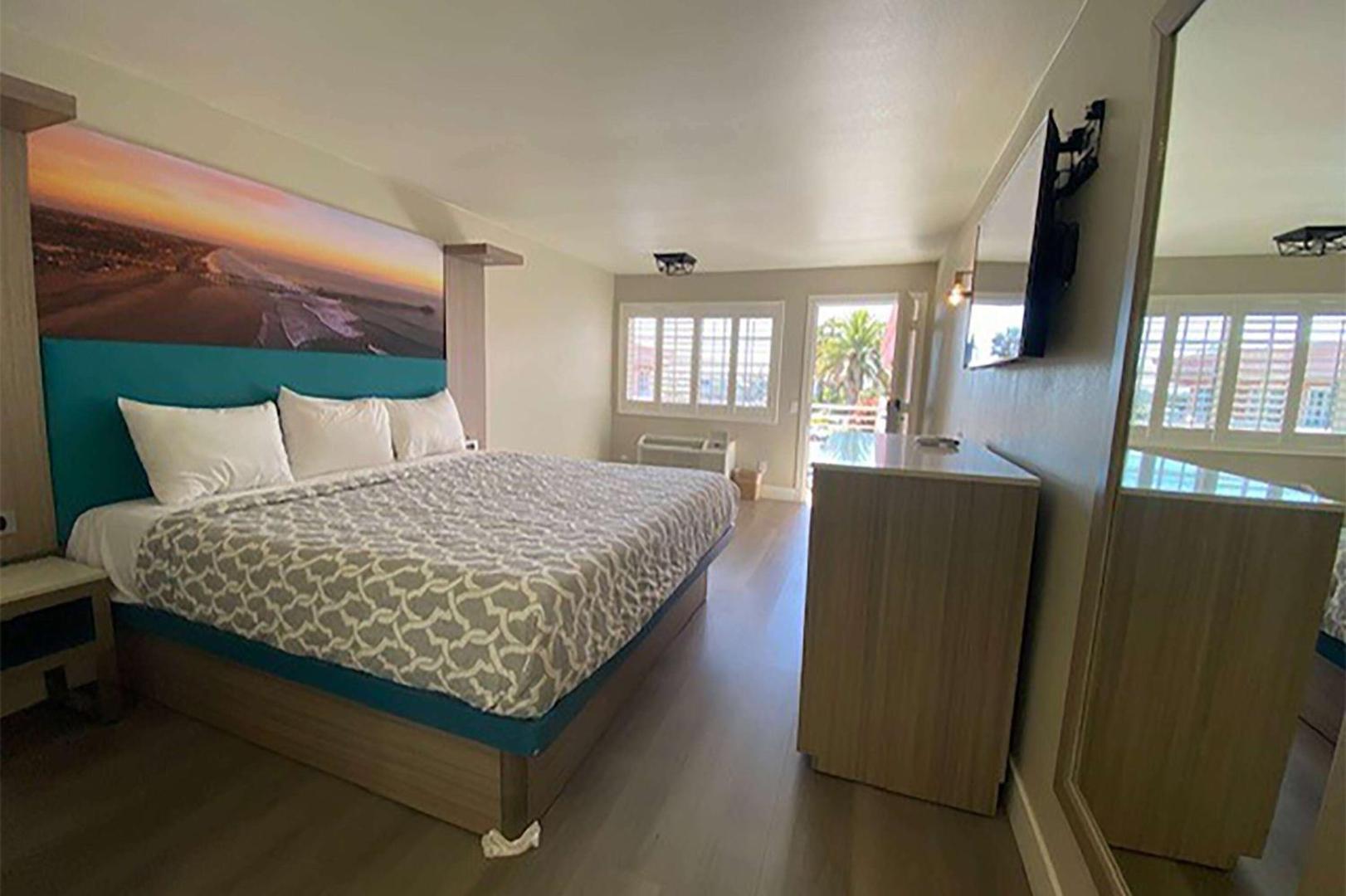 Foto 10: Super 8 by Wyndham Oceanside Downtown