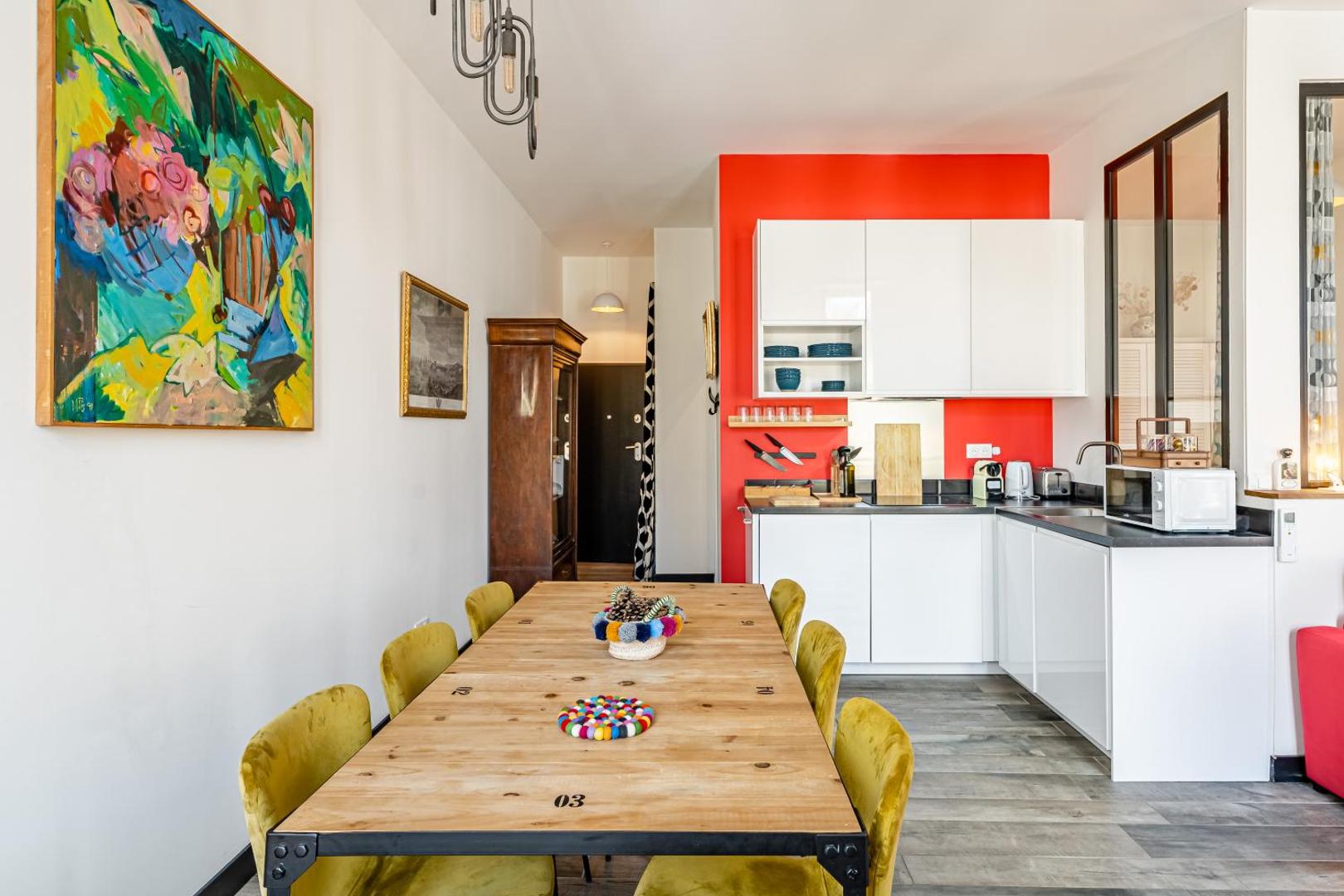 Foto 9: T2 Chic, Vue Vieux-Port et Notre Dame, Atypique, Calme, Clim, 48M2, Accès autonome avec code