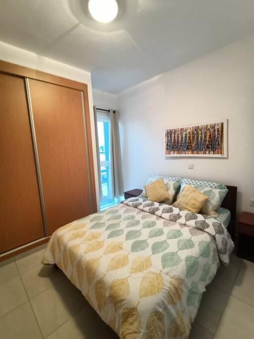 Fotografie 3: New, Modern, and Cozy 3 Bedroom Apartment.