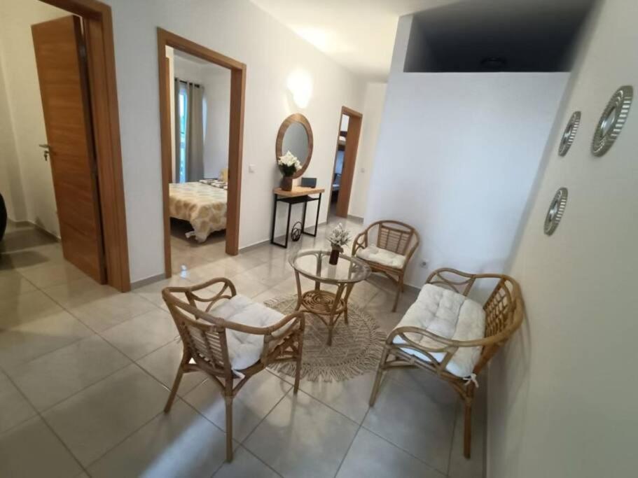 Fotografie 10: New, Modern, and Cozy 3 Bedroom Apartment.
