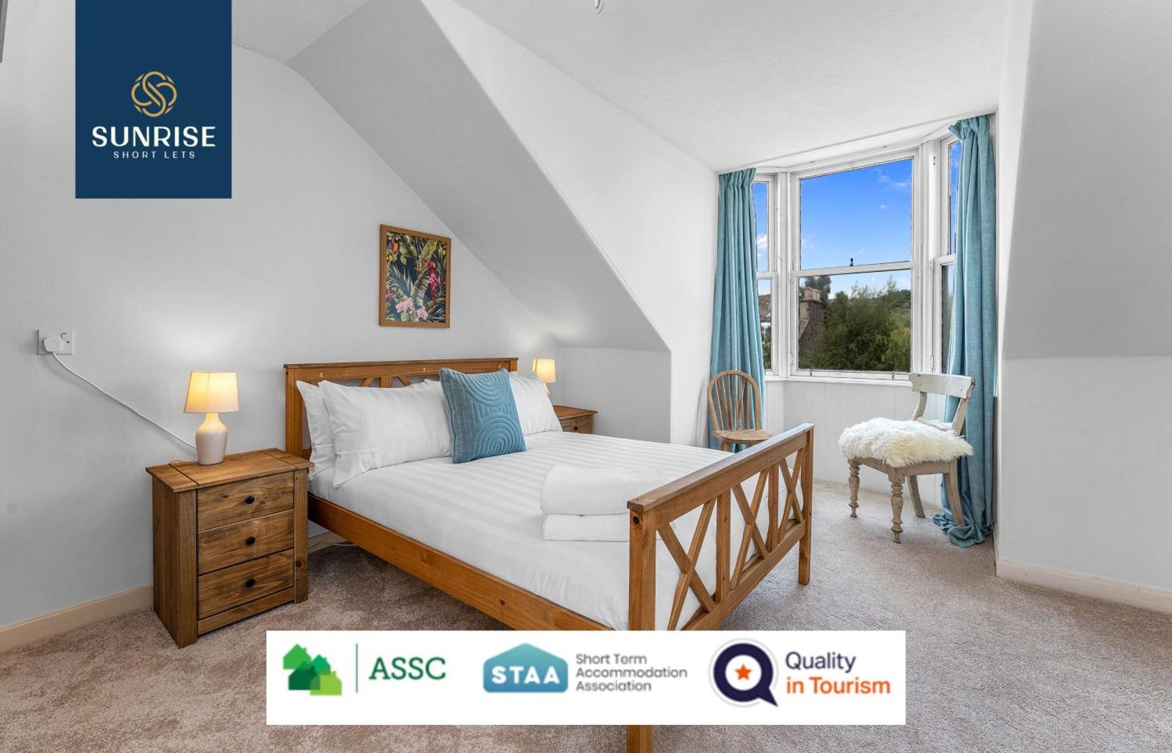 Φωτογραφία 7: DUPLEX - 5 Bed Rooms, Amazing Views, Fully Equipped, Free Parking, WiFi, FAVOURITE for Groups & Businesses, Food, Bars, Shops, Library, River Views, by SUNRISE LONG LETS and SERVICED ACCOMMODATION DUNDEE