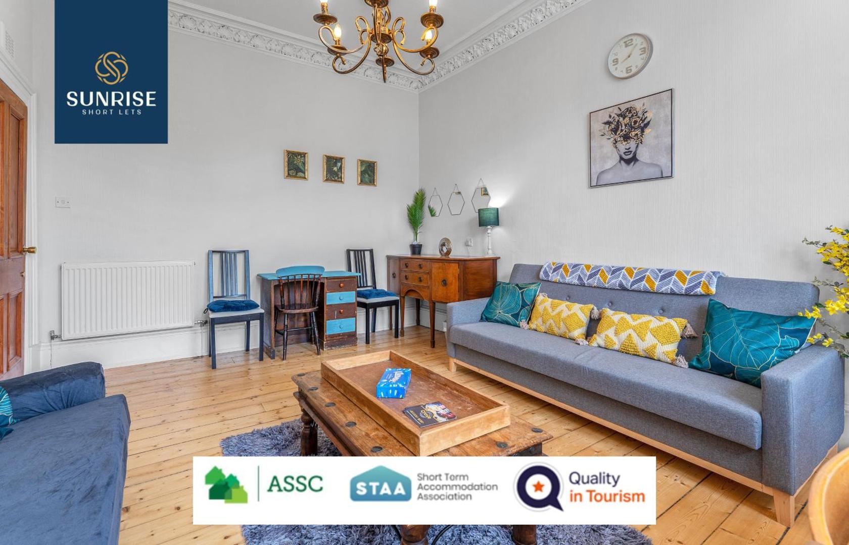 Φωτογραφία 9: DUPLEX - 5 Bed Rooms, Amazing Views, Fully Equipped, Free Parking, WiFi, FAVOURITE for Groups & Businesses, Food, Bars, Shops, Library, River Views, by SUNRISE LONG LETS and SERVICED ACCOMMODATION DUNDEE