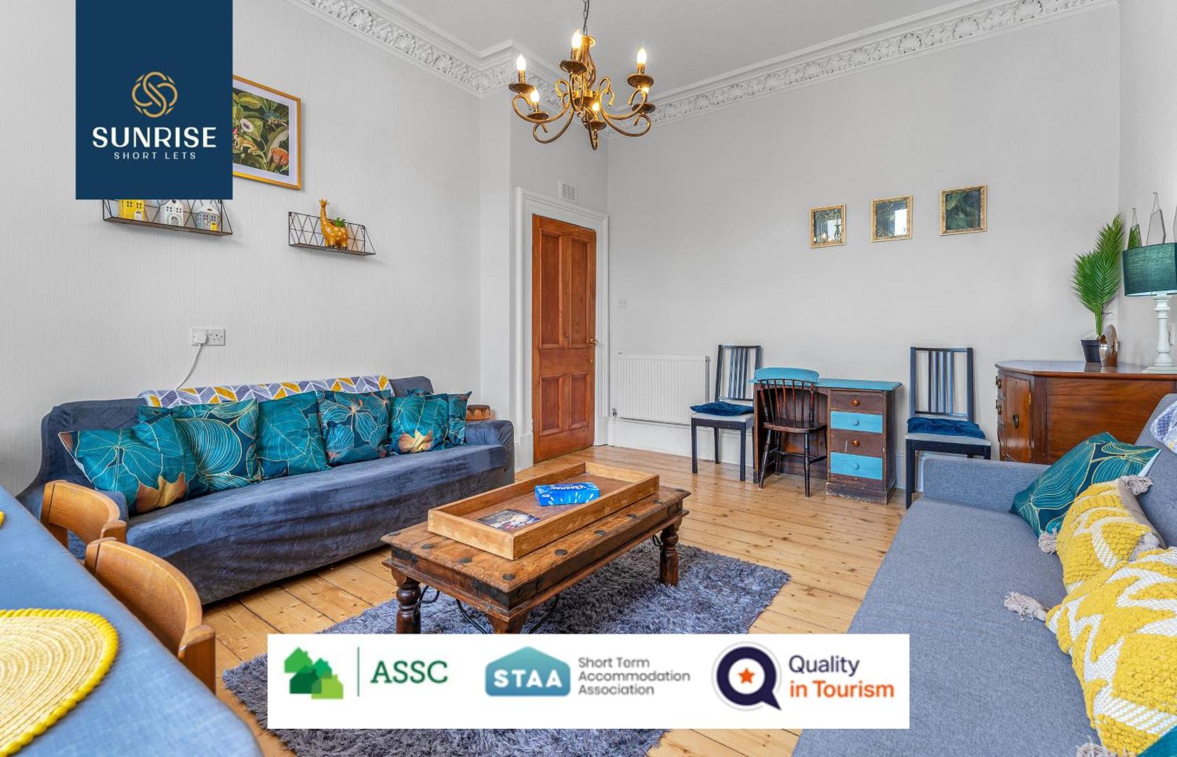 Φωτογραφία 8: DUPLEX - 5 Bed Rooms, Amazing Views, Fully Equipped, Free Parking, WiFi, FAVOURITE for Groups & Businesses, Food, Bars, Shops, Library, River Views, by SUNRISE LONG LETS and SERVICED ACCOMMODATION DUNDEE