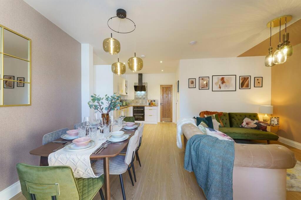 Kuva 2: Bressingham - 2 Bedroom Luxury Apartment by Mint Stays