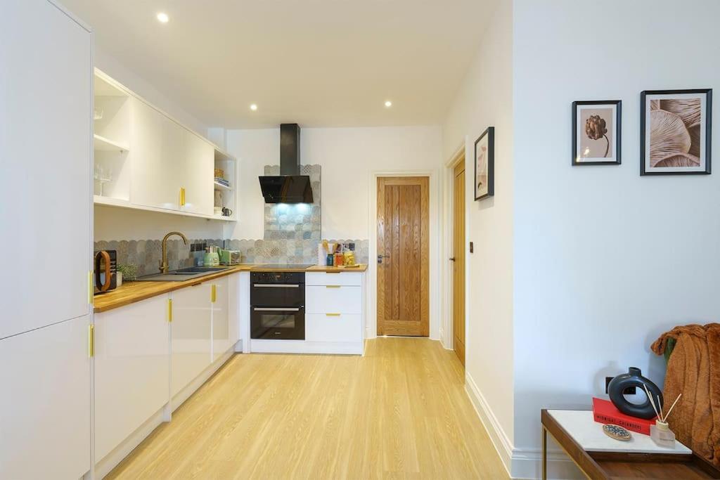 Kuva 7: Bressingham - 2 Bedroom Luxury Apartment by Mint Stays