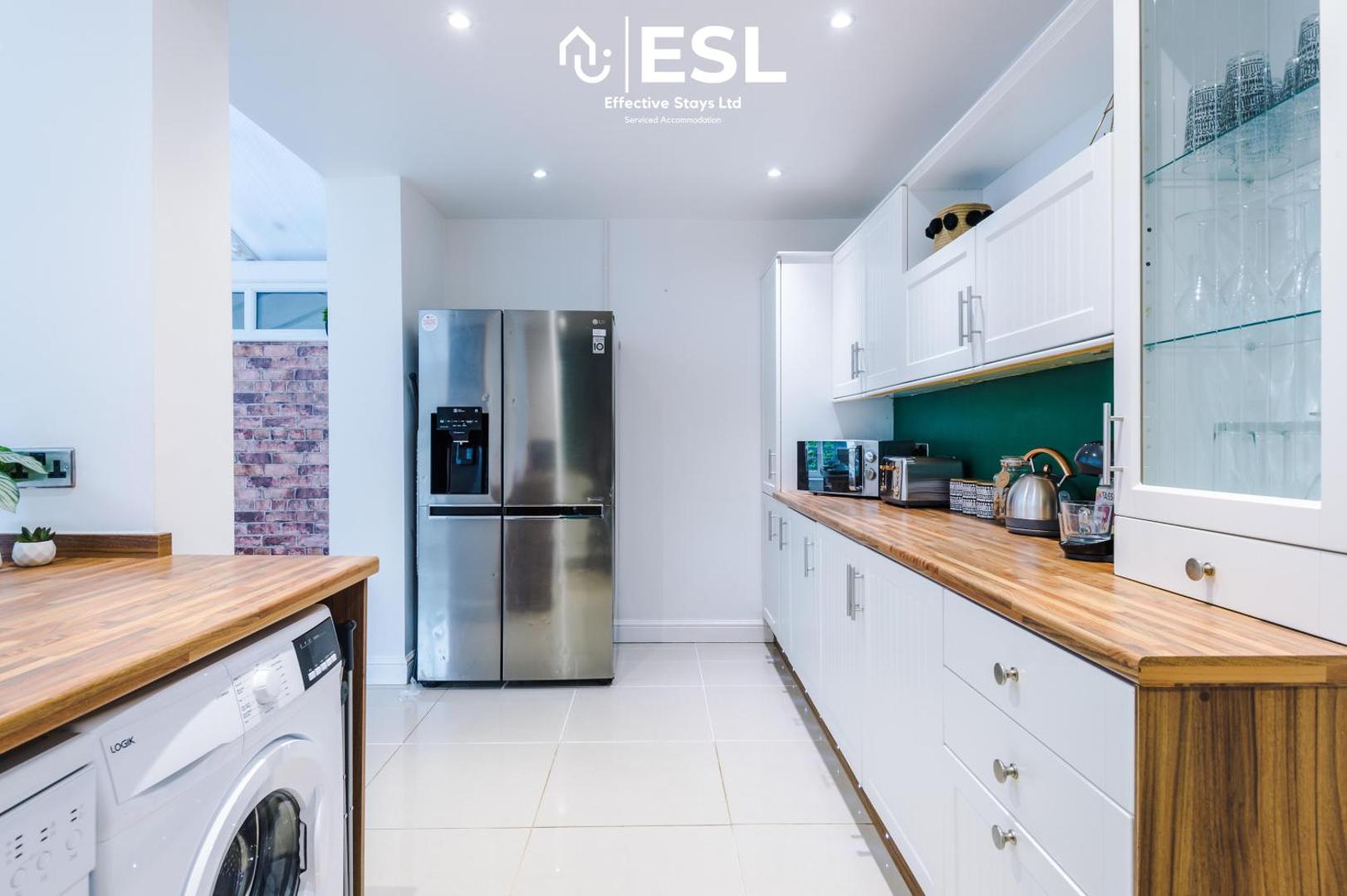 Φωτογραφία 9: Open Plan - 3 Bedroom House - Garden and Outdoor Seating - Driveway Parking - Short Drive to City Centre