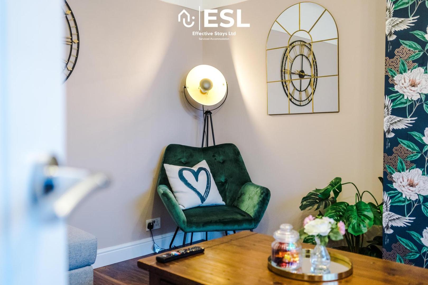 Φωτογραφία 7: Open Plan - 3 Bedroom House - Garden and Outdoor Seating - Driveway Parking - Short Drive to City Centre
