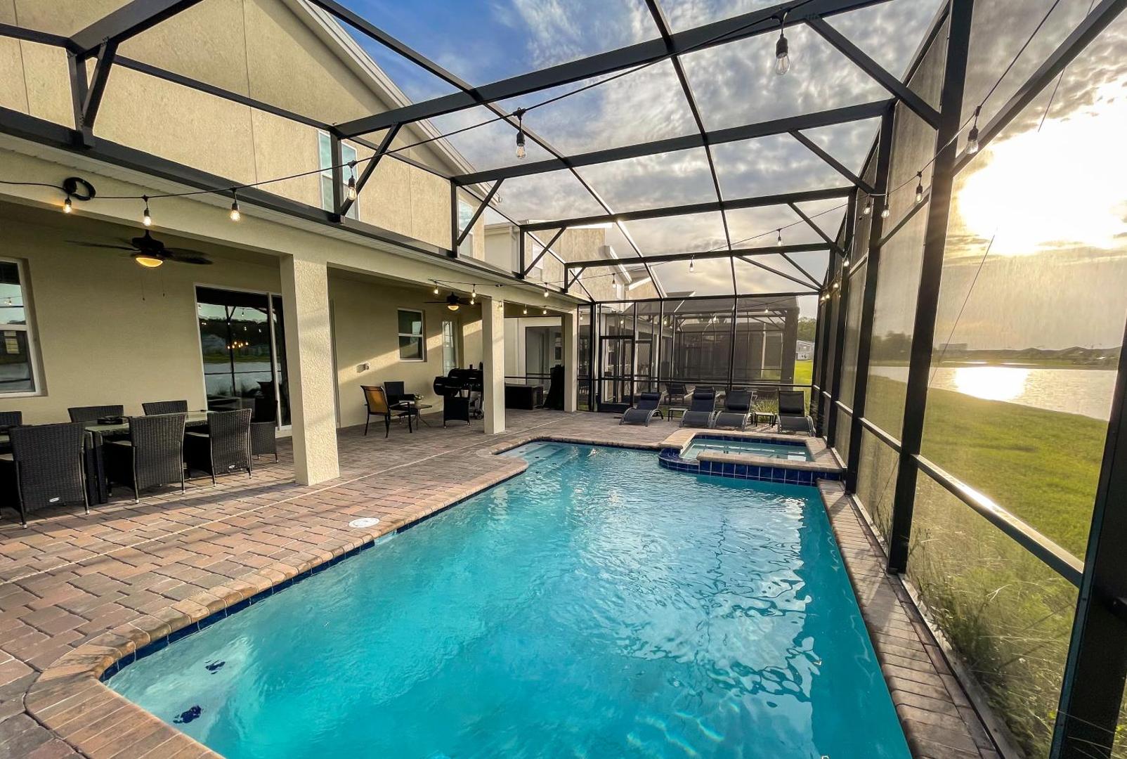 Foto 10: B - New 4 Bedroom Home - 5 Miles to Disney - Free Water Park - Private Pool
