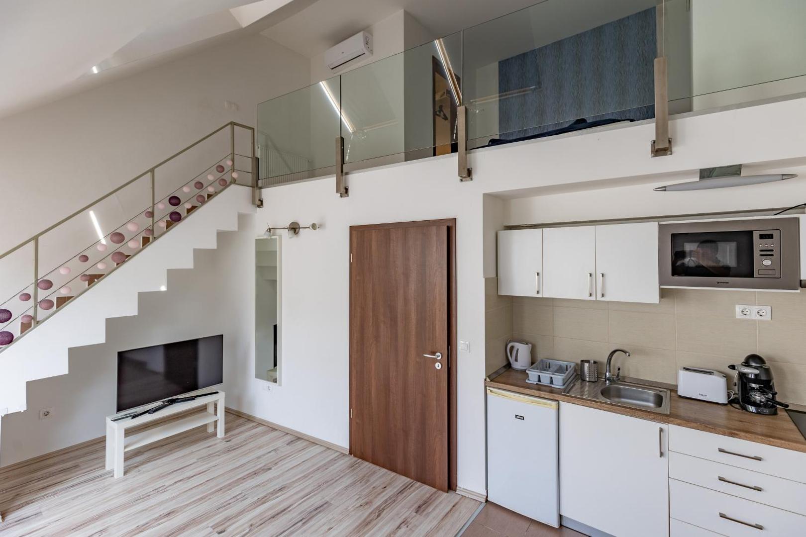 Foto 3: PRTR Apartment w/ FREE parking